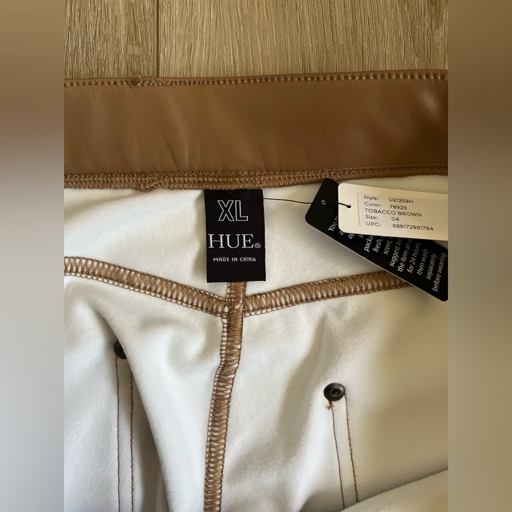 HUE Leatherette Mid Rise Full Length Leggings NWT - Picture 7 of 8
